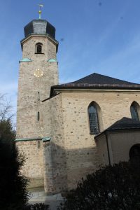 Pfarrkirche von Westen